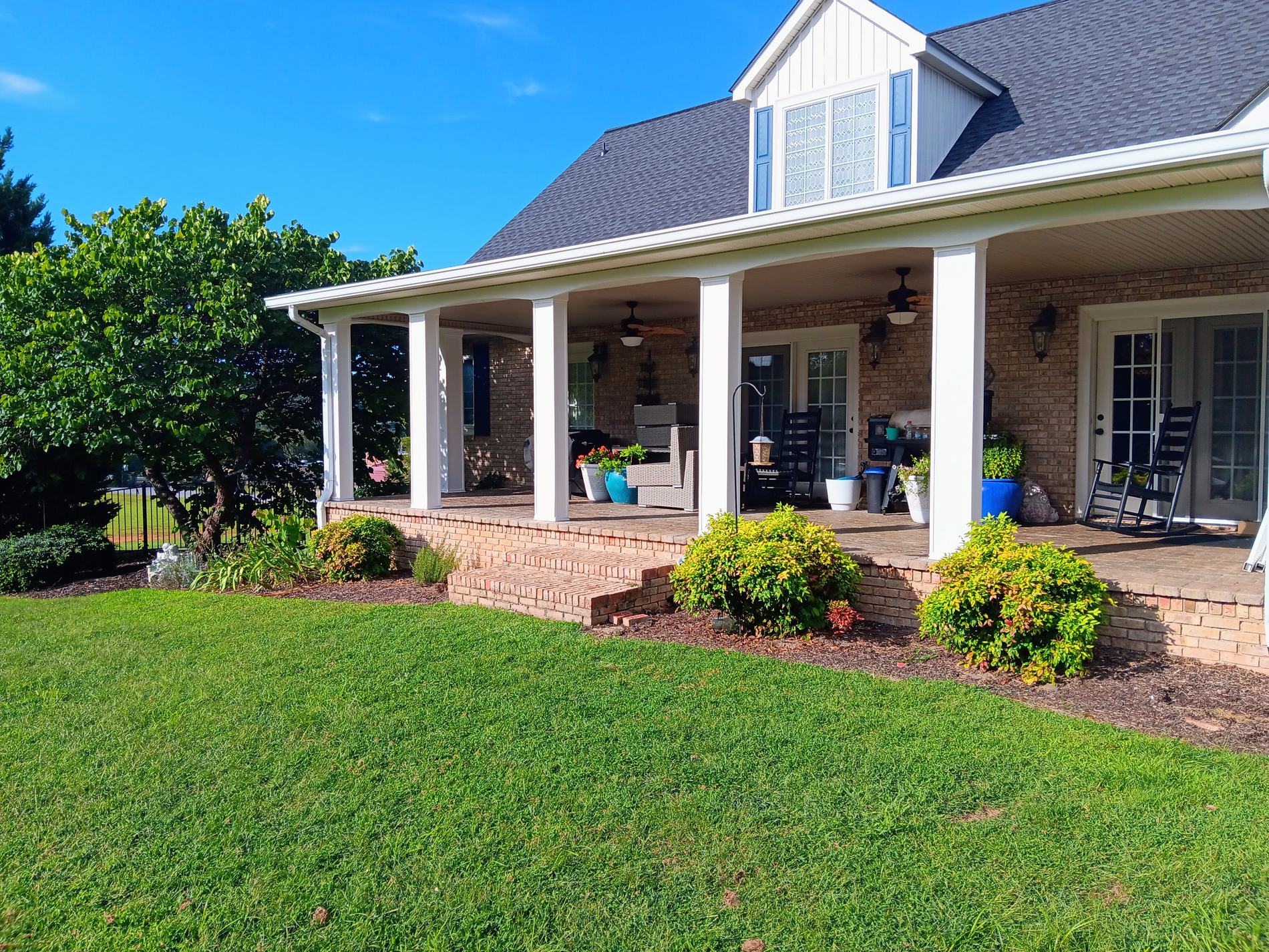 White columned farmhouse porch finished by Painting By Lee — Tri-Cities, Tennessee